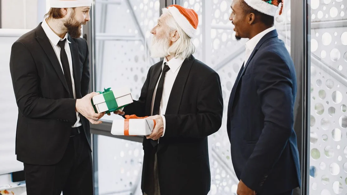 Cadeaux d’entreprise préparés pour un événement professionnel